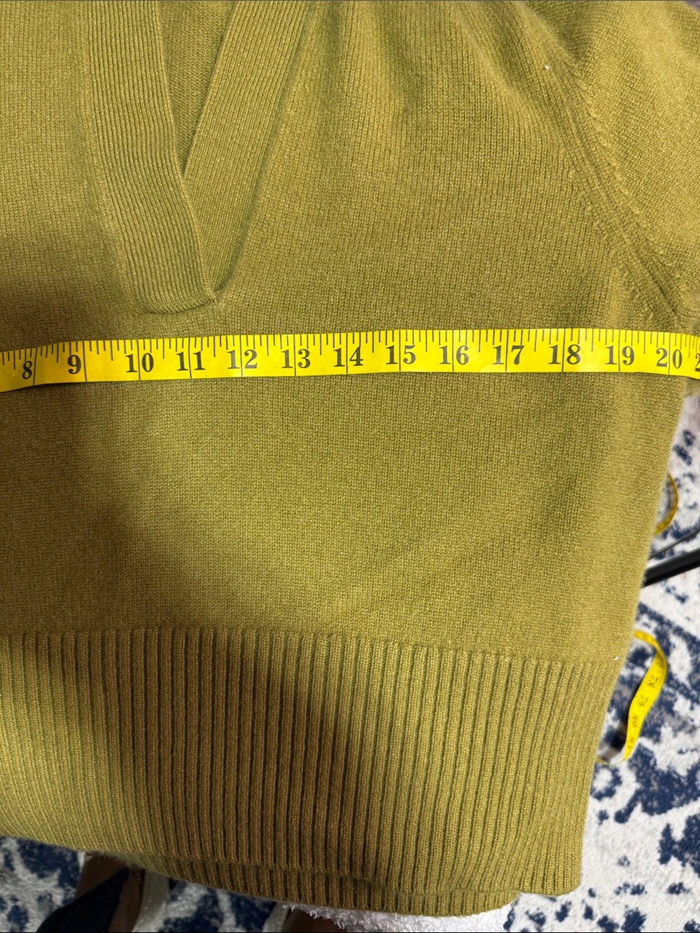 Banana Republic 100% Cashmere
Collared Short Sleeve Sweater OLIVE GREEN sz L - Picture 8 of 9